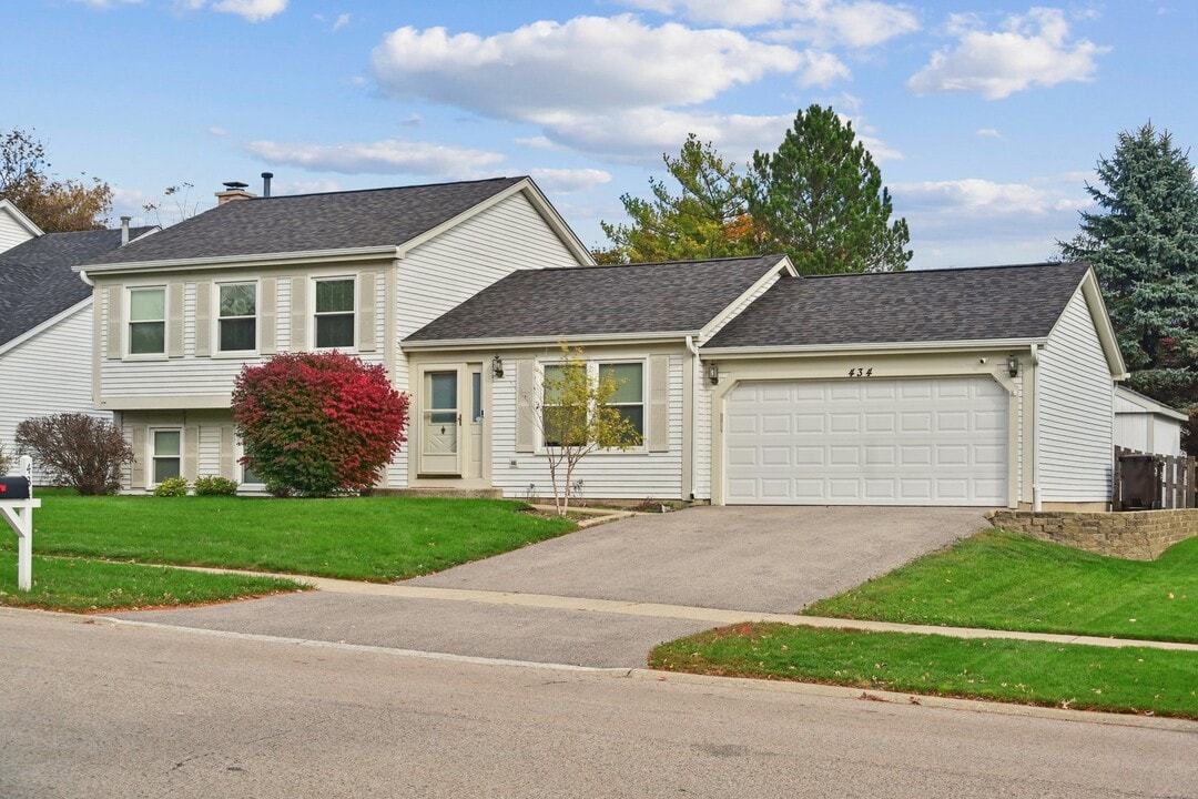 434 Hunters Way in Fox River Grove, IL - Foto de edificio