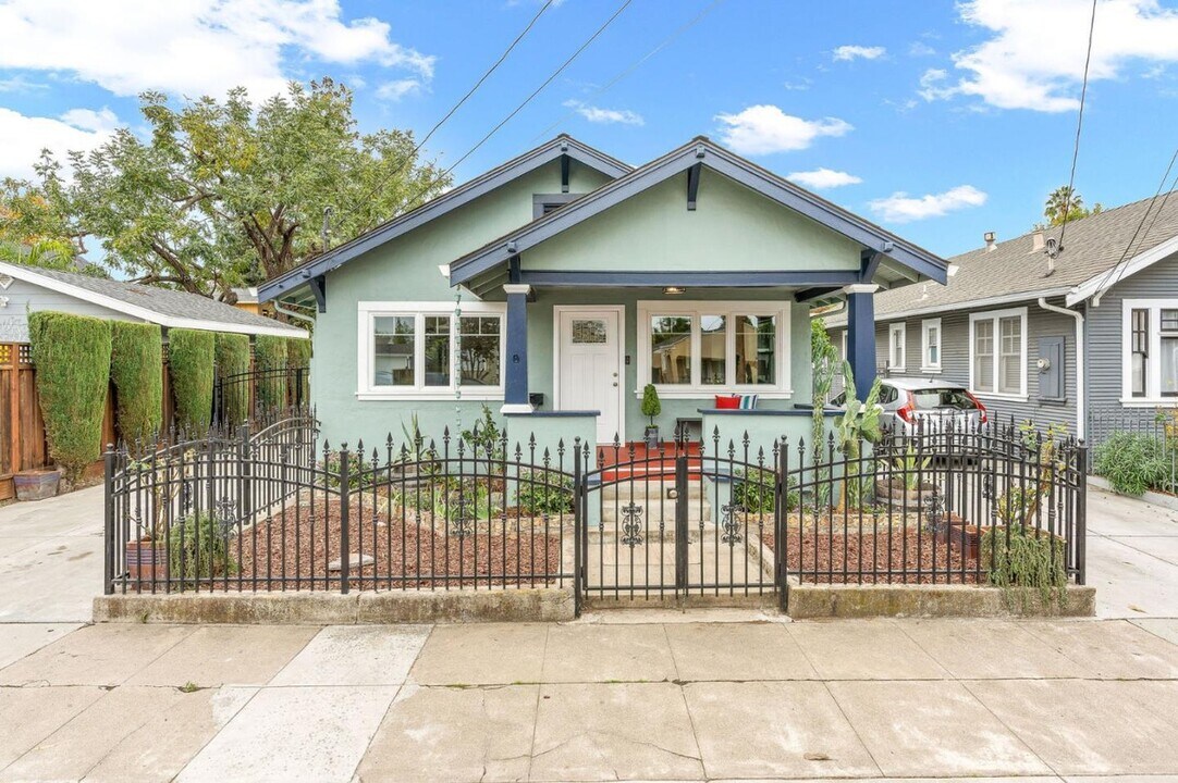 764 E St James St in San Jose, CA - Building Photo