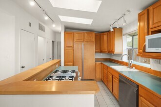 9746 46th Ave NE in Seattle, WA - Building Photo - Building Photo