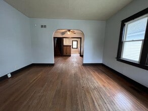 922 N Lawrence St in South Bend, IN - Building Photo - Building Photo