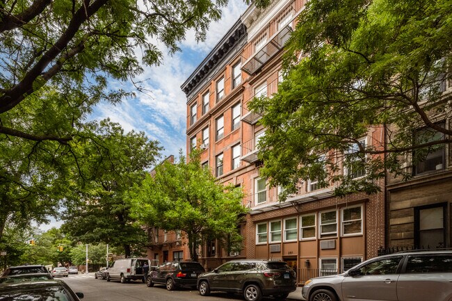 283 W 11th St in New York, NY - Building Photo - Building Photo