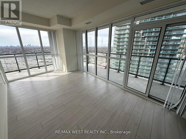 38 Annie Craig Dr in Toronto, ON - Building Photo - Building Photo