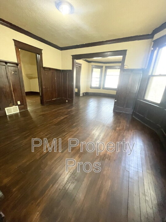 2851 N 24th Pl in Milwaukee, WI - Foto de edificio
