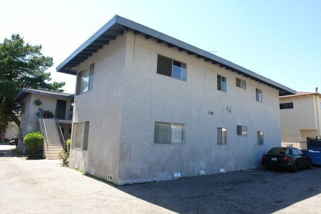 7508 Canby Ave in Reseda, CA - Building Photo - Building Photo