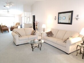 3177 E Village Dr in Venice, FL - Foto de edificio - Building Photo