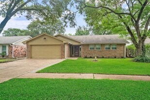 16330 Autumn Wind Dr in Houston, TX - Building Photo