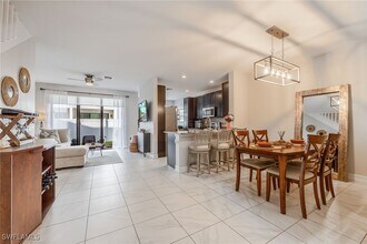 9460 Sardinia Way in Ft. Myers, FL - Foto de edificio - Building Photo