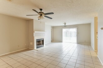 28907 Binefield St in Spring, TX - Foto de edificio - Building Photo