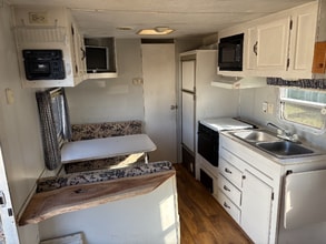 146 Smokey Ln in Elkton, VA - Foto de edificio - Building Photo