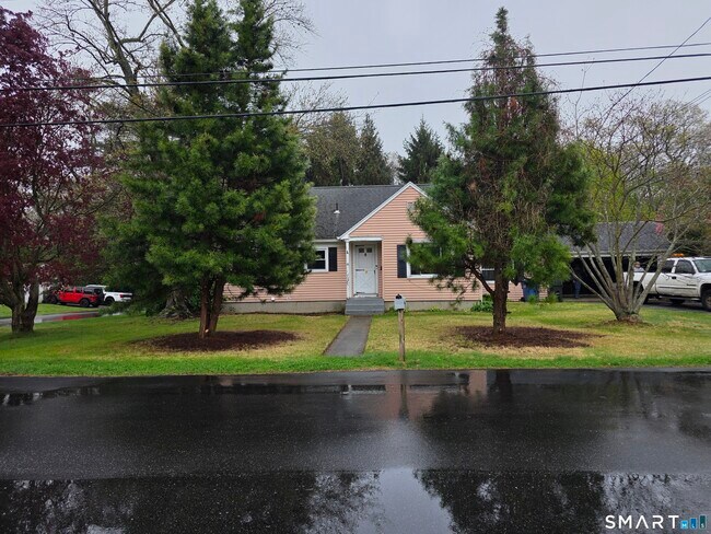 67 Wayne Rd in Groton, CT - Building Photo - Building Photo
