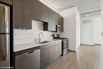 1920 N Milwaukee Ave in Chicago, IL - Building Photo - Building Photo