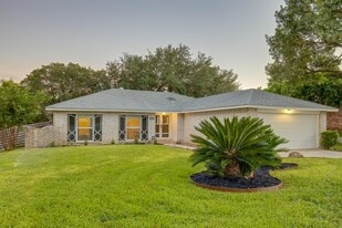 114 High Oak in Universal City, TX - Building Photo