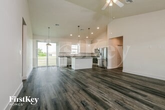 562 Pachman Cir, Unit 0302 in Lehigh Acres, FL - Building Photo - Building Photo