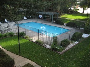 Paradise Valley Apartments in Fairfield, CA - Foto de edificio - Building Photo