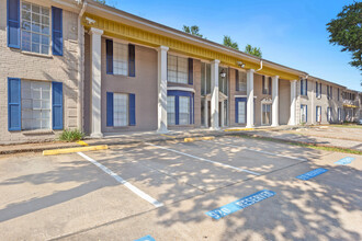 Parkway And Parkgreen On Bellaire in Houston, TX - Foto de edificio - Building Photo