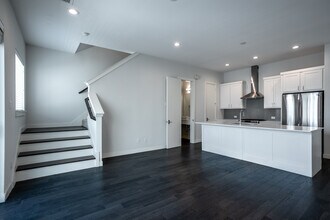 Elysian Heights in Dallas, TX - Building Photo - Interior Photo