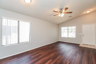 1069 E Nardini St in San Tan Valley, AZ - Building Photo - Building Photo