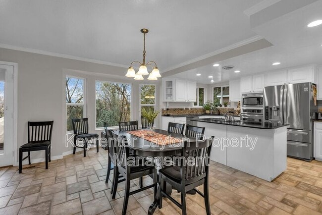 2335 Summerwood Dr in Layton, UT - Building Photo - Building Photo