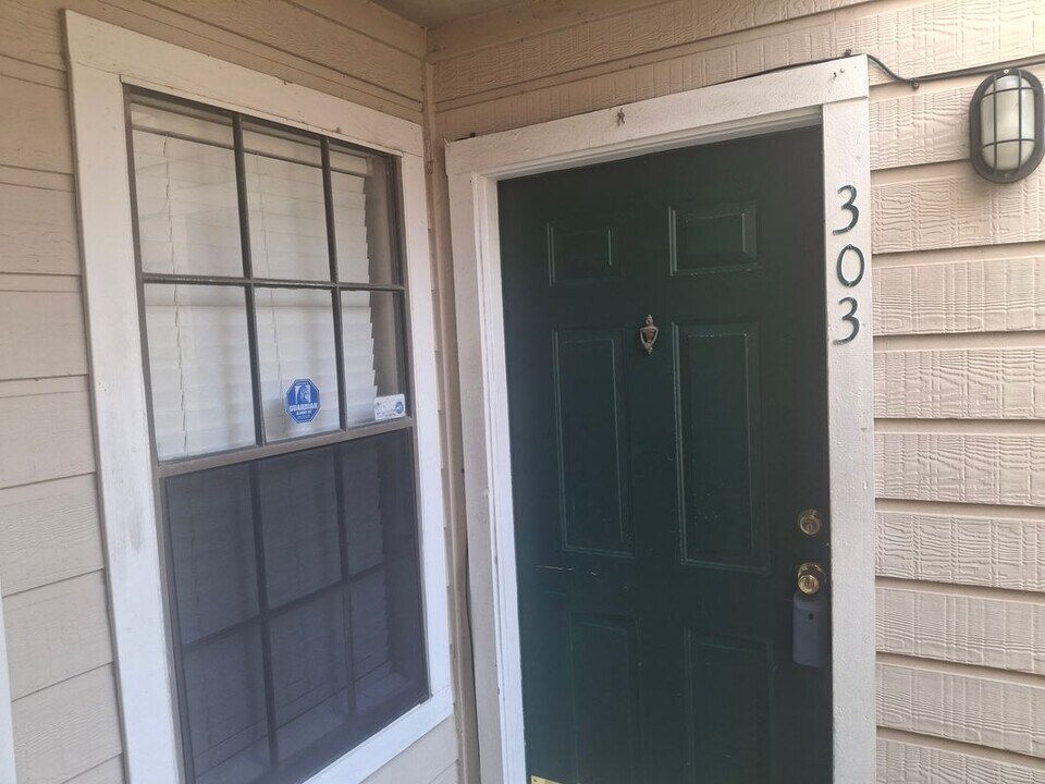 12660 Ashford Point Dr in Houston, TX - Building Photo