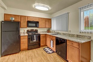 Montclair in Anchorage, AK - Building Photo