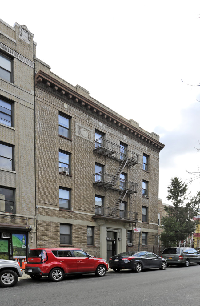 3405 34th St in Astoria, NY - Foto de edificio - Building Photo