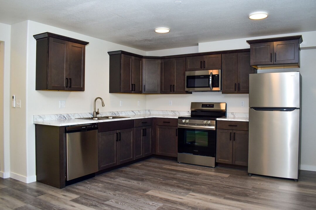 1973 Sky Park Dr in Medford, OR - Building Photo