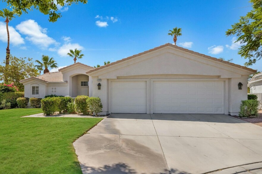 47970 Vía Jardin in La Quinta, CA - Building Photo