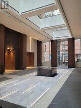 250 Wellington St W in Toronto, ON - Building Photo - Building Photo