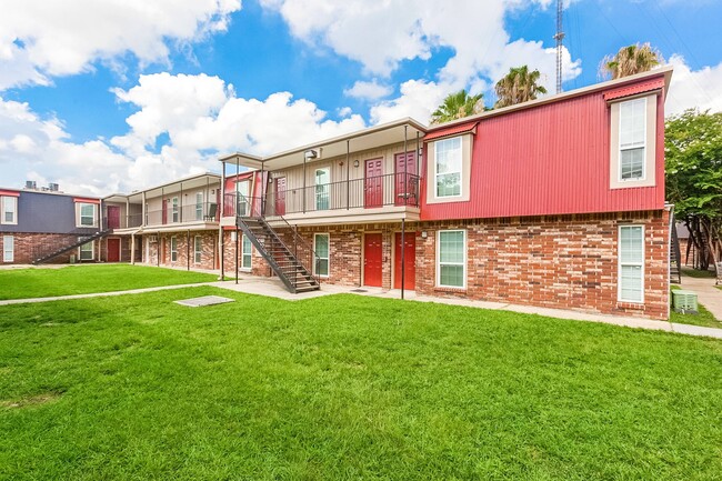 Whispering Palms in New Orleans, LA - Building Photo - Building Photo