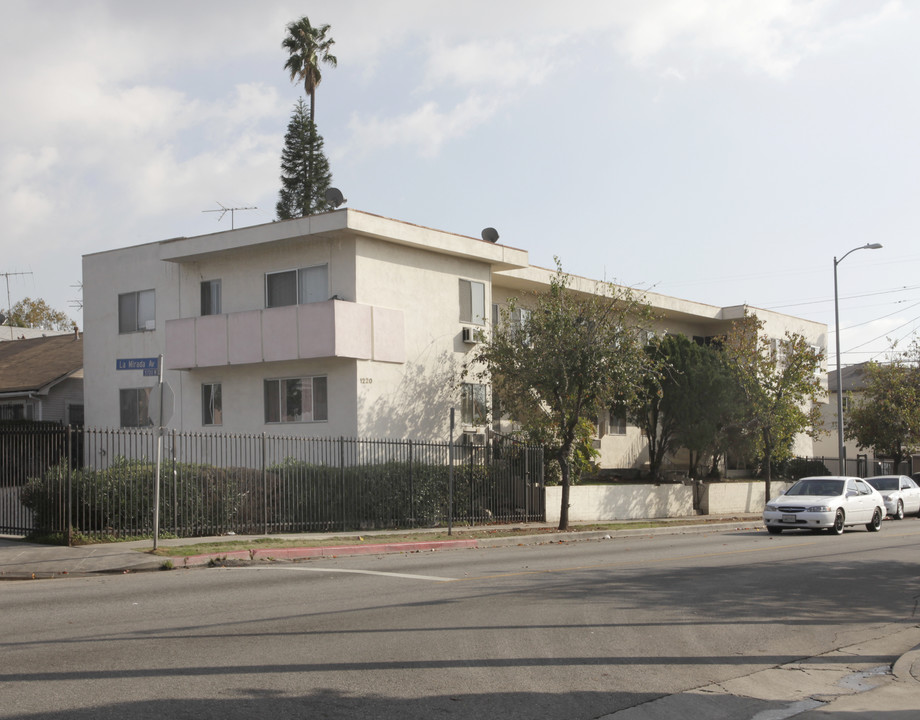 1220 N Van Ness Ave in Los Angeles, CA - Building Photo