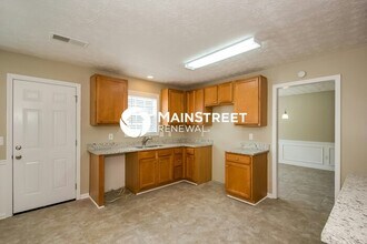 2216 Swan Lake Ct in Grayson, GA - Building Photo - Building Photo