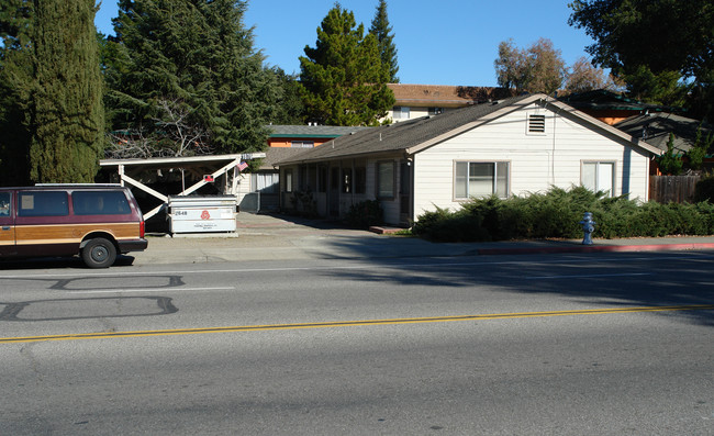 1876 California St in Mountain View, CA - Building Photo - Building Photo