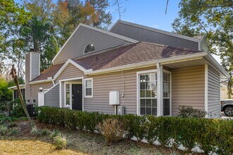 8549 Sturbridge Cir E in Jacksonville, FL - Building Photo - Building Photo