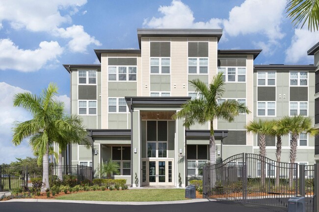 Charleston on 66th in Largo, FL - Foto de edificio - Building Photo