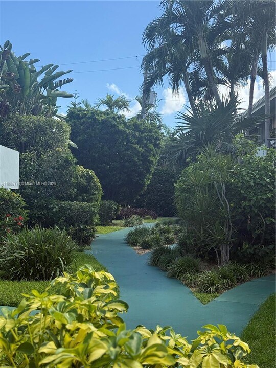 1070 98th St in Bay Harbor Islands, FL - Foto de edificio