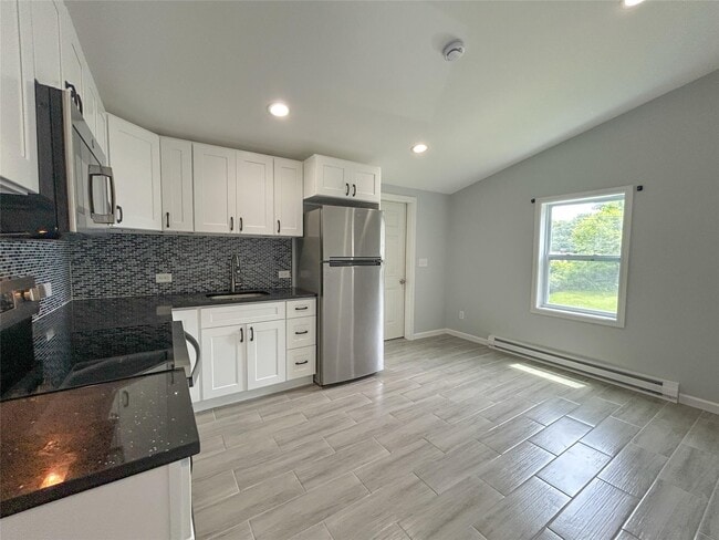 13 Linda Pl in Fishkill, NY - Building Photo - Building Photo