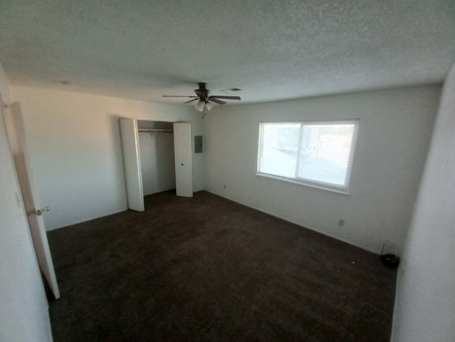 1090 W D St in Lemoore, CA - Building Photo - Building Photo