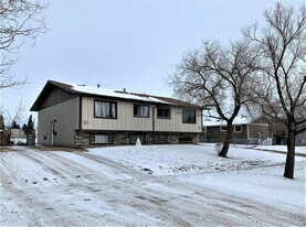 9302-93108 108 Ave in Grande Prairie, AB - Building Photo