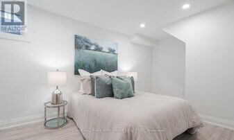 106 Woodpark Pl in Newmarket, ON - Building Photo