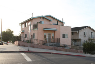 988 White Knoll Dr in Los Angeles, CA - Building Photo