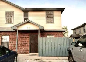 7644 Windsor Oaks in San Antonio, TX - Building Photo