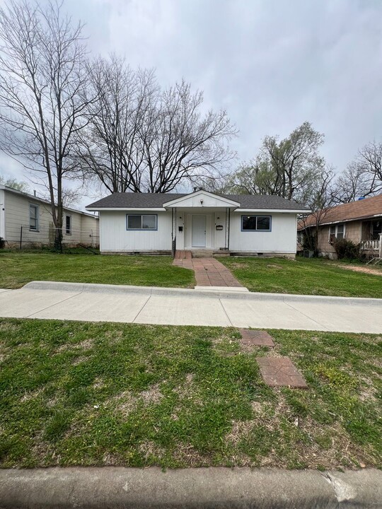 2305 N Prospect Ave in Springfield, MO - Foto de edificio