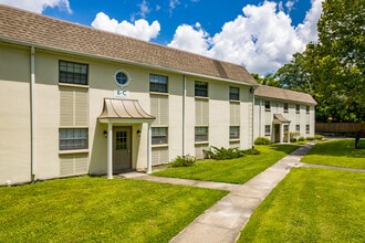 The Flats at Seminole Heights in Tampa, FL - Building Photo - Building Photo