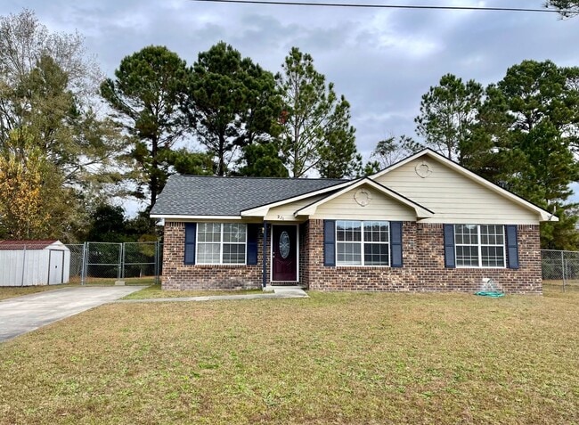 271 Sheila Dr in Hinesville, GA - Building Photo - Building Photo