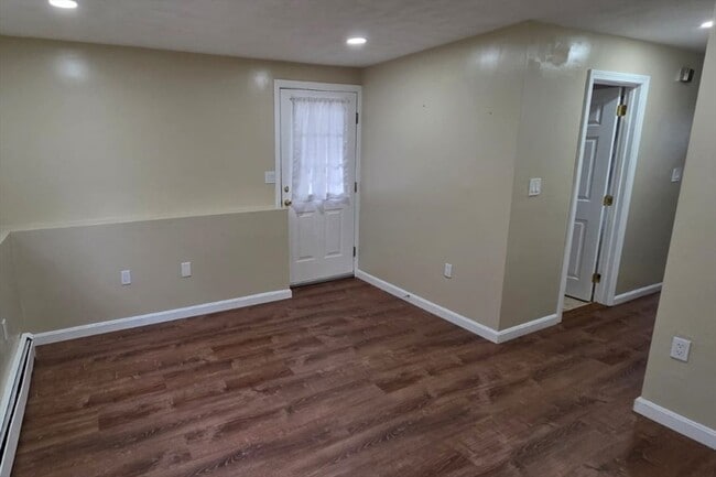 101 Douglas St, Unit 1 in Revere, MA - Building Photo - Building Photo