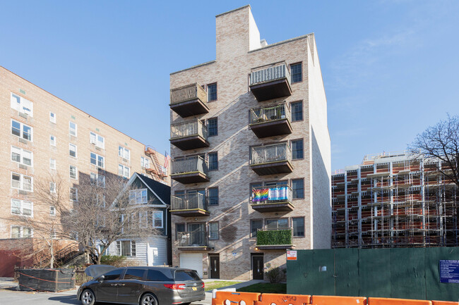 475 E Eighth St in Brooklyn, NY - Building Photo - Building Photo