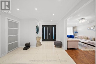 148 Caproni Dr in Vaughan, ON - Building Photo - Building Photo