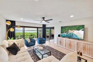 3887 Catalina Dr in Bradenton, FL - Building Photo