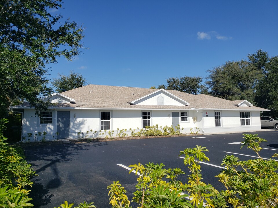 1916 Santa Barbara Blvd in Cape Coral, FL - Building Photo