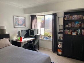 1243 Beacon St, Unit 2D in Brookline, MA - Building Photo - Building Photo